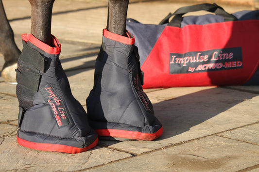 Activo - Med Massage and PEMF Hoof boots. Helps improve circulation and is a mobile therapy - can be used for horses on Box Rest (providing treatment will not contradict injury).  Improves Circulation, Relaxes muscles, aids recovery. Suitable for: Bruises, Cracks, Abscesses, Concussion, Inflammation, Degenerative Diseases, Fractures, Ligament/Tendon injuries, Arthritic changes, Laminitis
